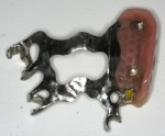 scheletrato con attacchi di precisione e fresaggi (rimovibile) per la sostituzione dei denti superiori; versante che appoggia sul palato